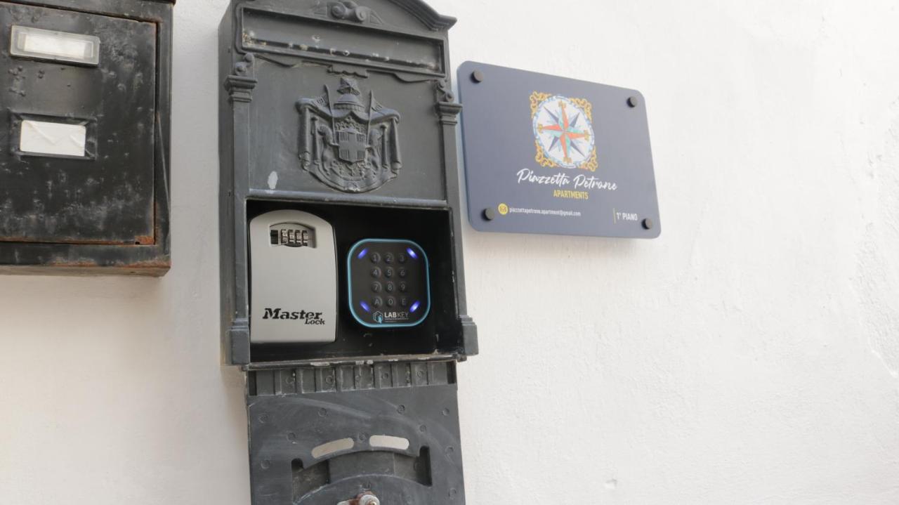 Piazzetta Petrone Apartments + Parking Vieste Kültér fotó