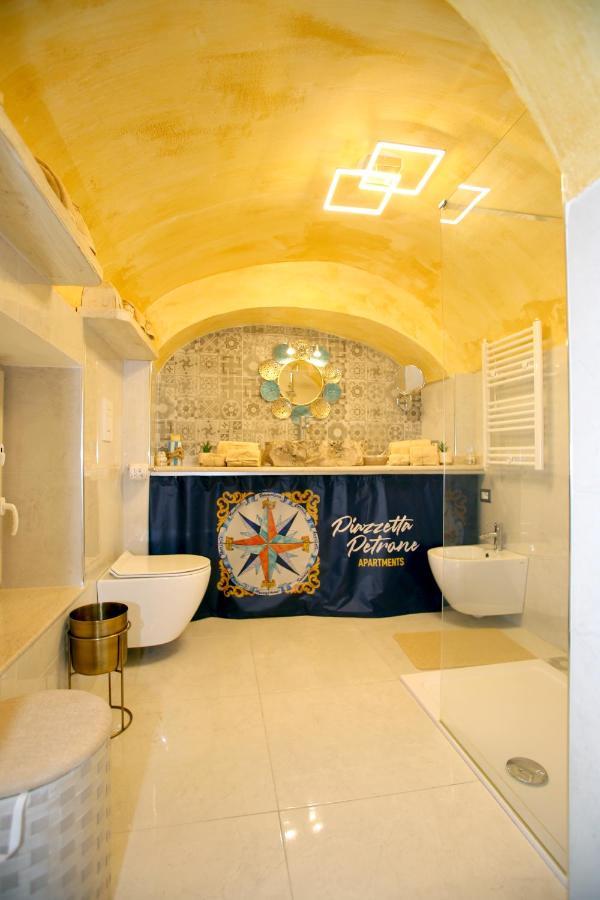 Piazzetta Petrone Apartments + Parking Vieste Kültér fotó