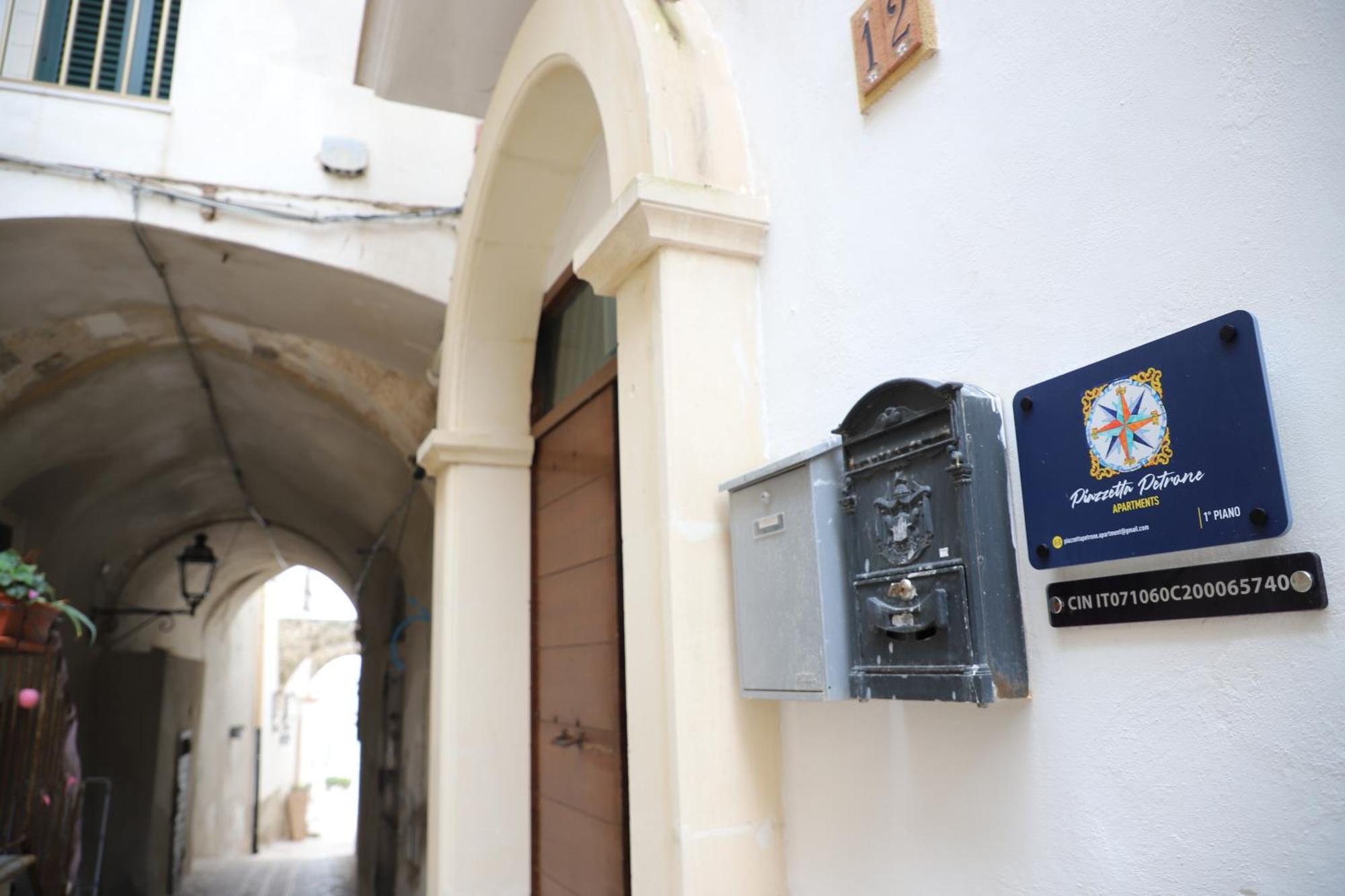 Piazzetta Petrone Apartments + Parking Vieste Kültér fotó